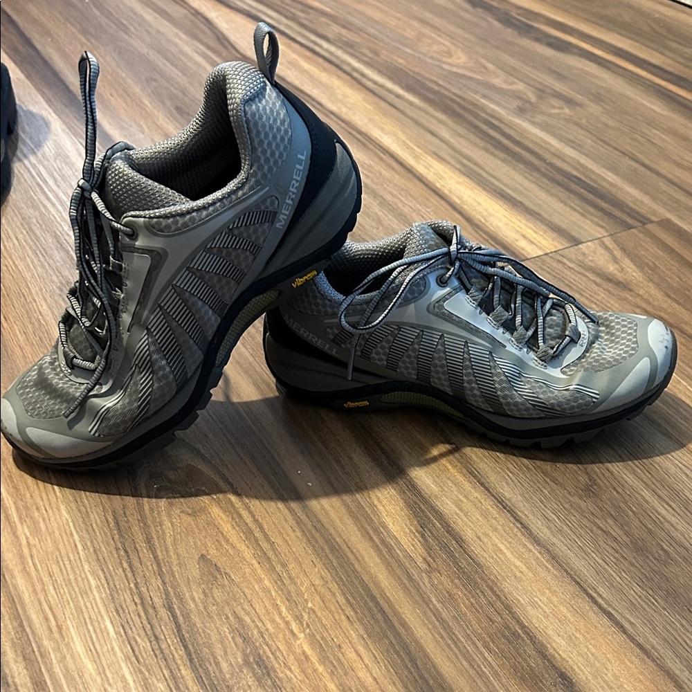 Merrell Women's Gray and Black Athletic Shoes